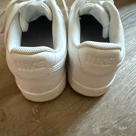 Nike WMNS NIKE COURT VISION LOW All-White - Picture 7 of 9